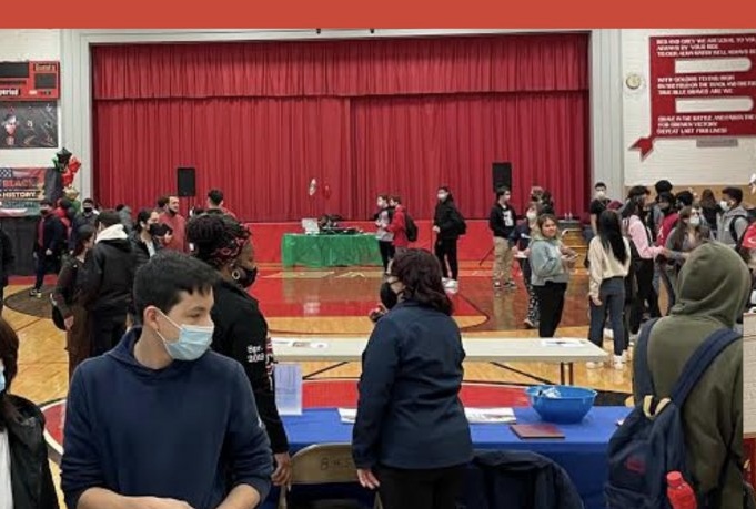 Students+check+out+the+booths+at+the+Black+Health+and+Wellness+Fair+on+Feb+24.+The+Fair+was+the+culminating+event+for+Bremens+Black+History+month+coordinated+by+Mrs.+Coppage+and+Diversity+Club.+